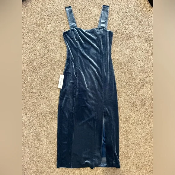 New Bardot Amalie velour midi dress in blue - Picture 4 of 7